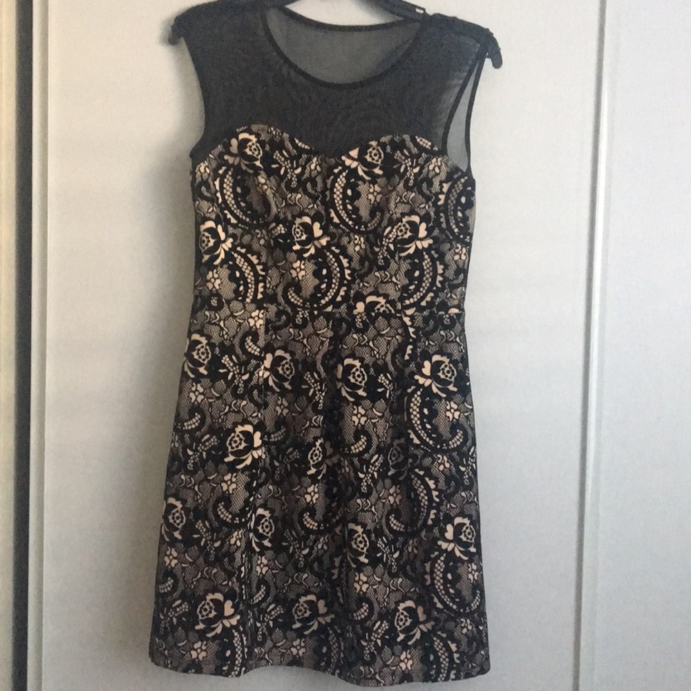 Black and nude super cute dress